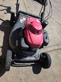 Lawn mower Comercial hrc 216.