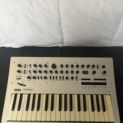 Korg Minilogue 