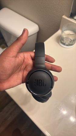 wireless JBL headphones