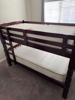 Bunk bed Twin with mattresses included