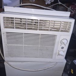 GE Small Room Window Air Conditioner , ( 115-Volt , 5000-BTU )
