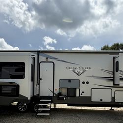 2021 Cedar Creek Champagne model number 38EBS