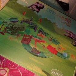 DINO WORLD 269 + PIECES WITH CREATE A ROAD SET
