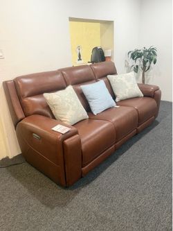 Zero gravity - Versani leather sofa with two power reclining