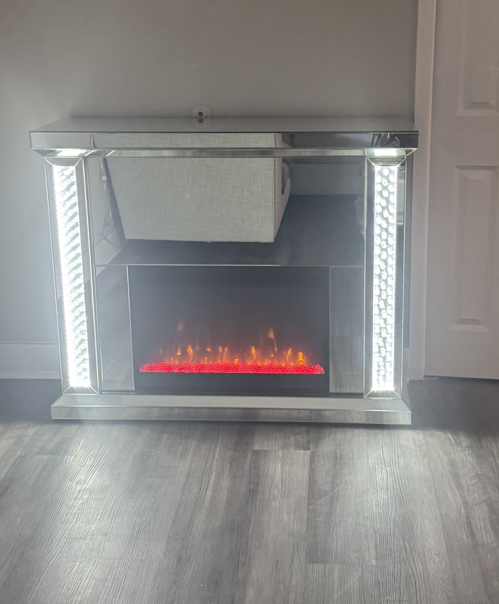 Electric Fireplace Mirrored Lightning