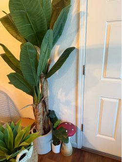 Faux banana leaf plant