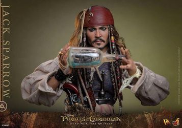 PIRATES OF THE CARIBBEAN JACK SPARROW (DELUXE VERSION)
