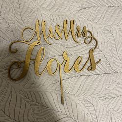 Gold ‘Mr & Mrs Flores’ cake topper