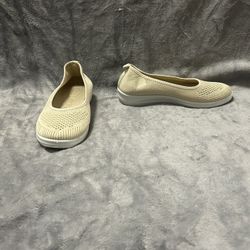 Womens beige MUSSHOE Flats Shoes size 8