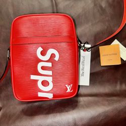 Luis Vuitton Danube  X Supreme Messenger Gucci 