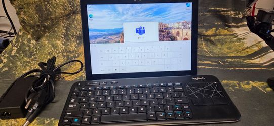 Dell latitude 7200 2in1i5 8th gen 8Ram 256ssd ,camera wifi Lohitech keyboard win11-Office charger