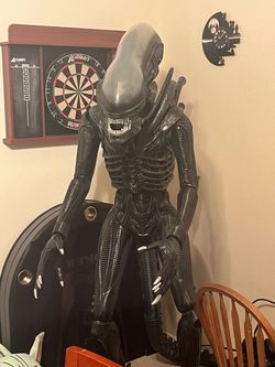 Spirit Halloween RARE xenomorph Alien animatronic NIB