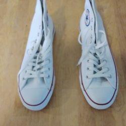 Brand New  Men Converse leather size 10 