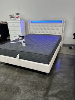 New Queen bed frame with MATRESS