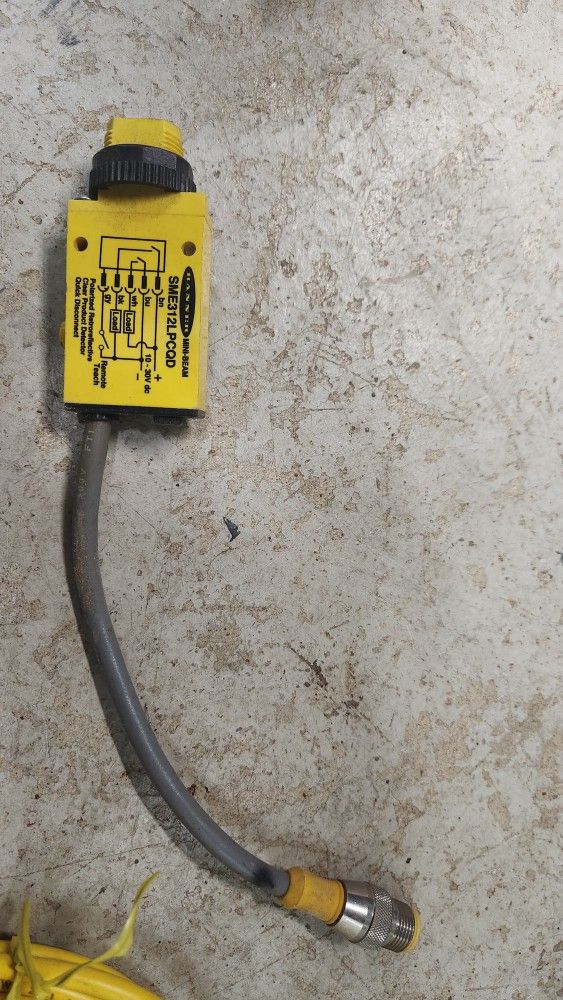 Industrial Product Detector Banner Mini Beam With Plug and Turck cable with Plug