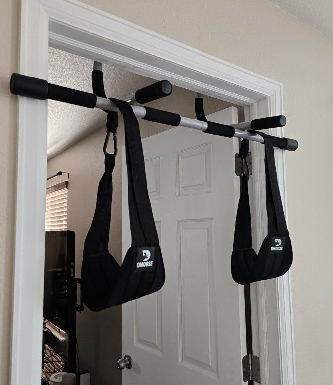Pull Up Bar And Shoulder Straps