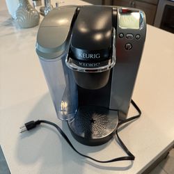 KEURIG COFEE MAKER