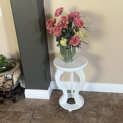 Beautiful White Round Table 