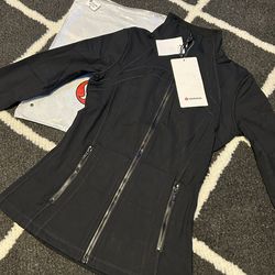 Lululemon women’s black define jacket size (4)