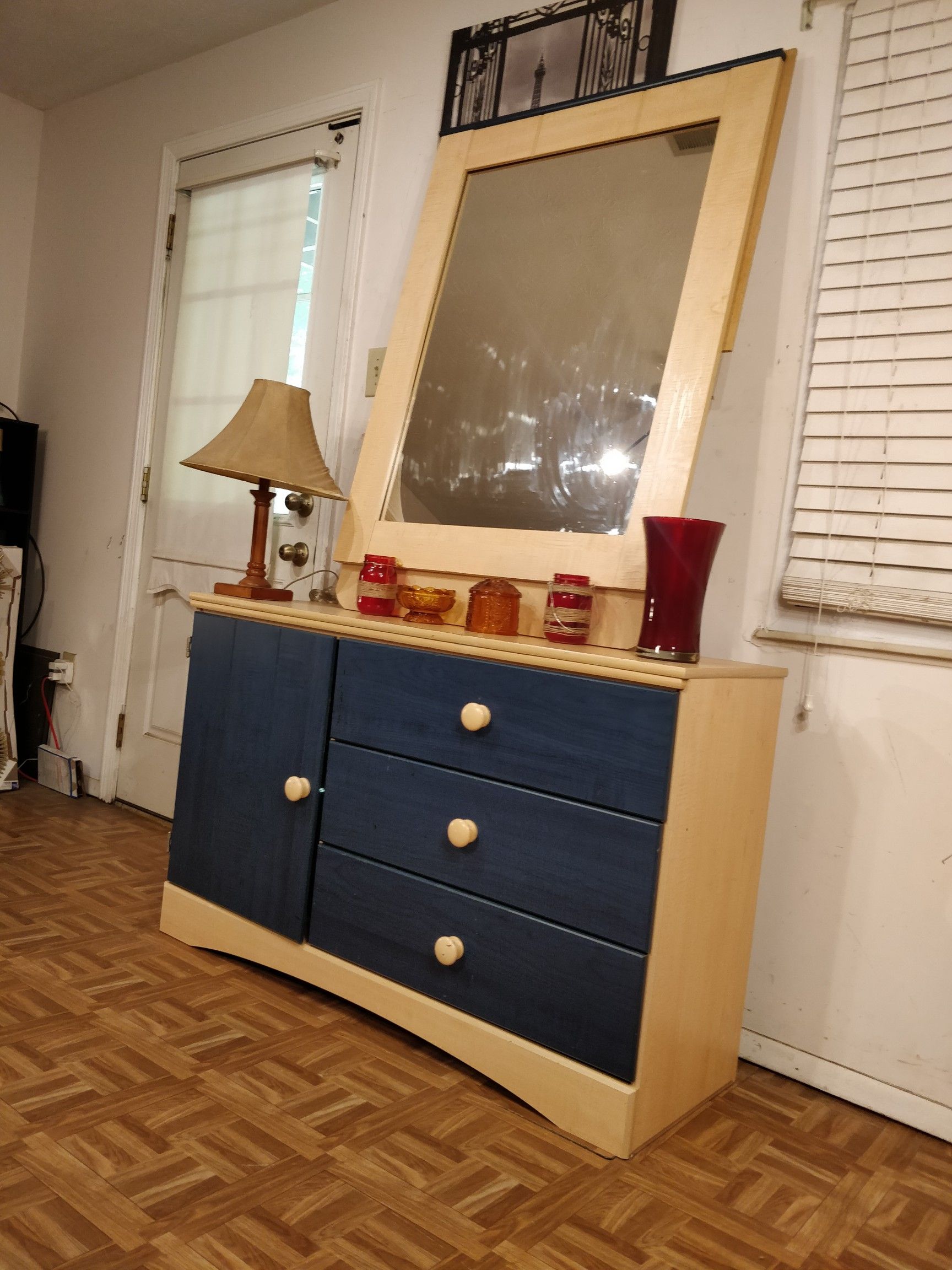 Nice ASHLEY FURNITURE dresser with big mirror and drawers in good condition all drawers working well, driveway pickup. L48"*W155"*H30"