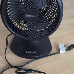 Holmes Blizzard 9" Three-Speed Oscillating Table Fan