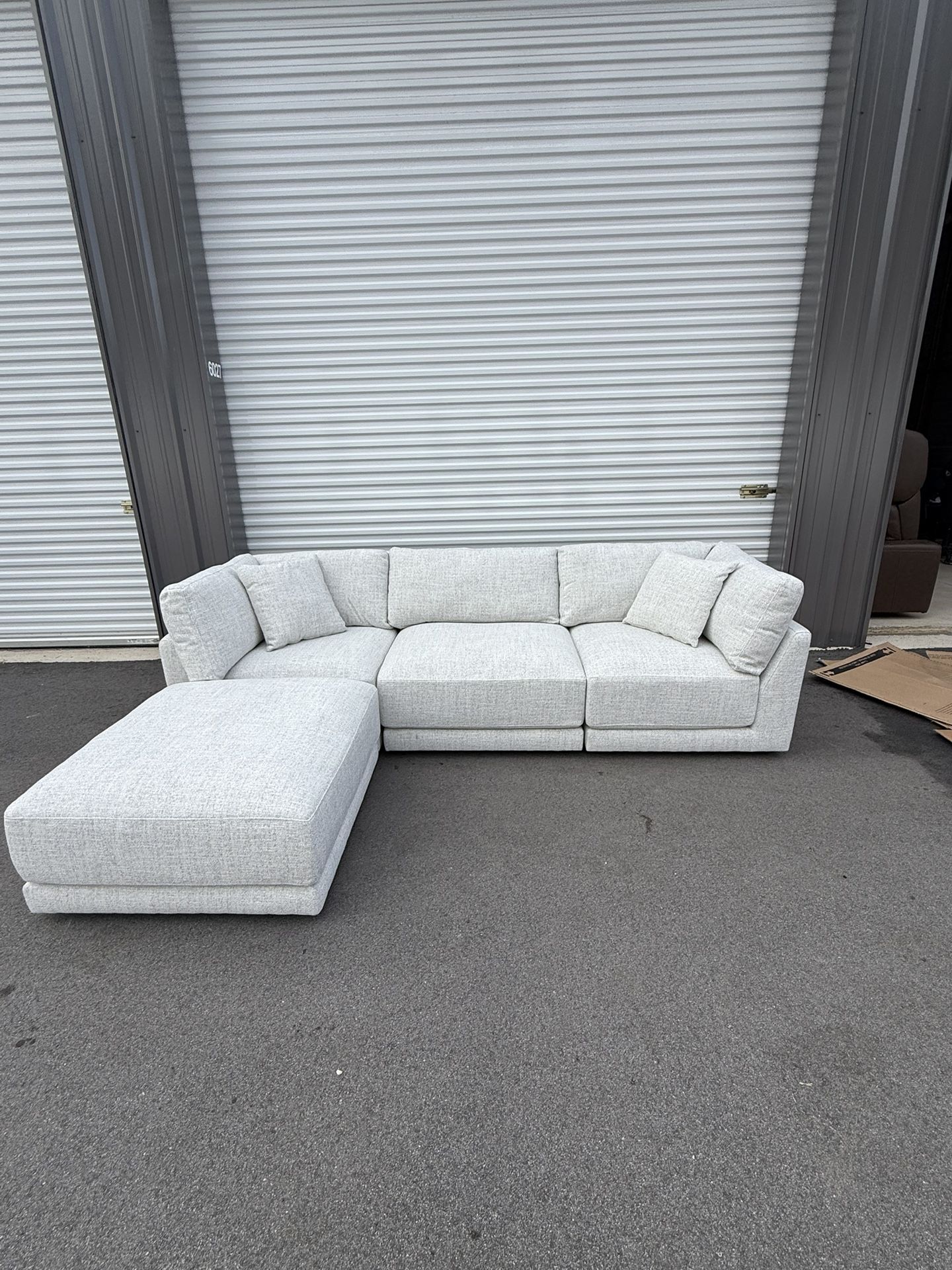 🚚‼️FREE DELIVERY Dayna 4-Piece Fabric Modular Section