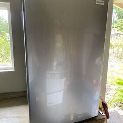 Magic Chef Dorm Fridge 