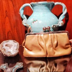 Elegant, Classy Gold Wristlet / Clutch Handbag Purse Like New