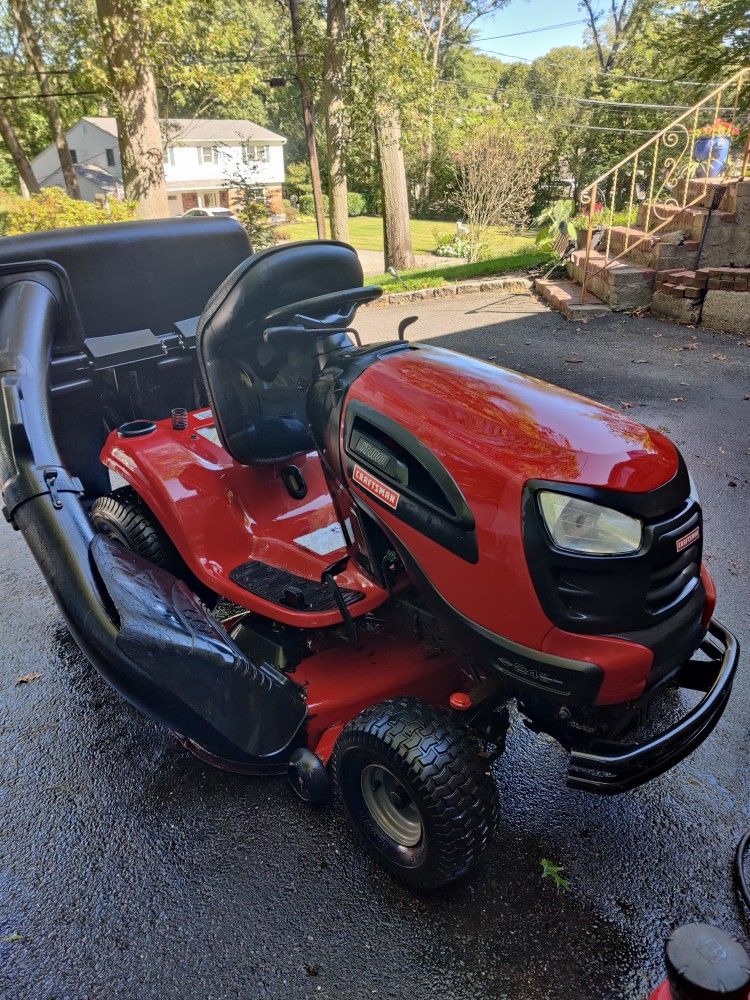 2011 Craftsman 46"Automatic,24 HP V-Twin Briggs