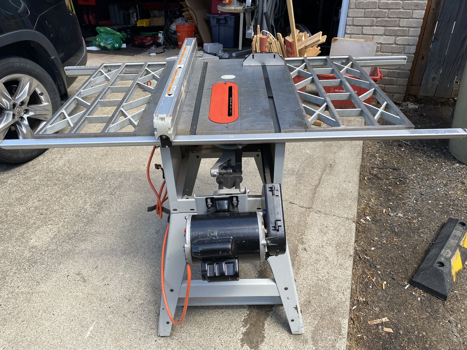 RIDGID 10” Table Saw “cast iron” table top