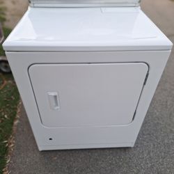 Secadora maytag con su parte nueva  trabaja muy bien y en muy buenas condiciones y muy limpia con una semana de garantía. 