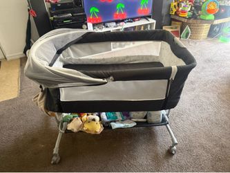 Baby bassinet/ cunita de bebe 0-6 months