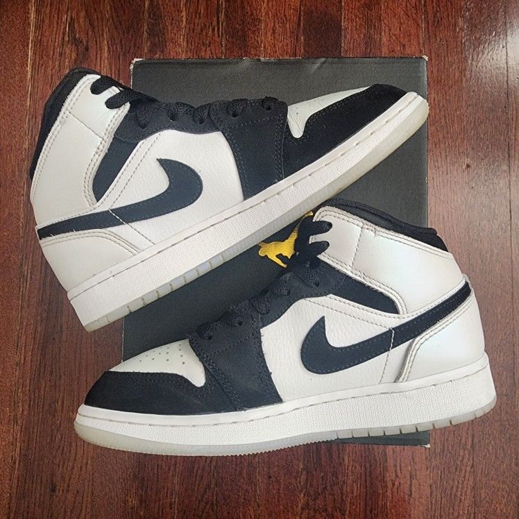 ♢SALE♢ AIR JORDAN MID SE GS SIZE (Y) LIMITED EDITION!!