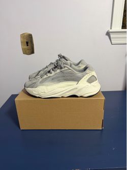 Adidas Yeezy size9
