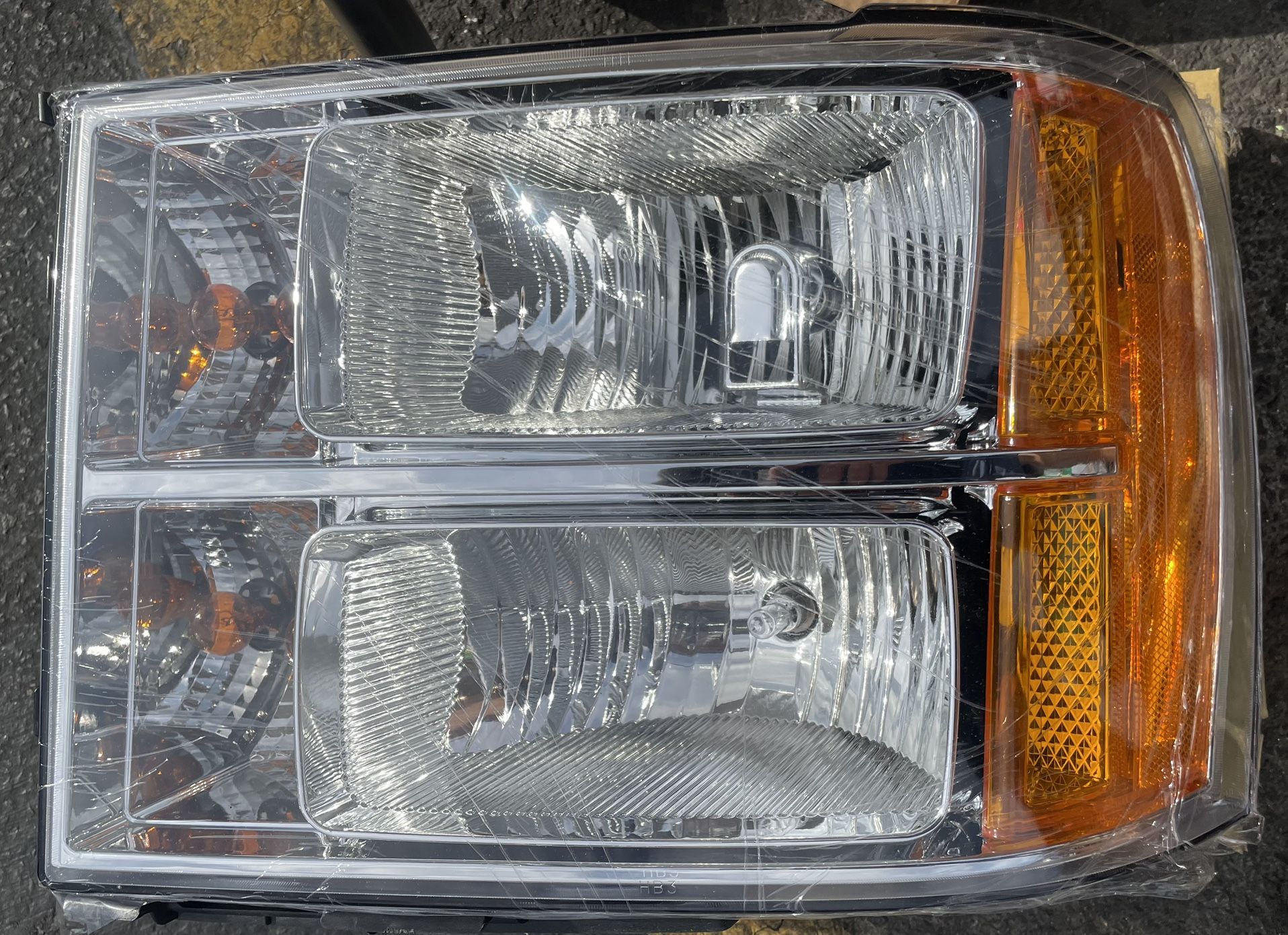 GM(contact info removed)C DRIVER SIDE HEAD LIGHT ASSEMBLY