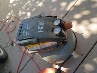 Like new Small compressor portable 100 psi