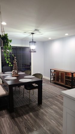 Dining Table- 6- 8ppl $200 ONLY