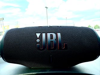 JBL Charge 6 portable Bluetooth speaker.