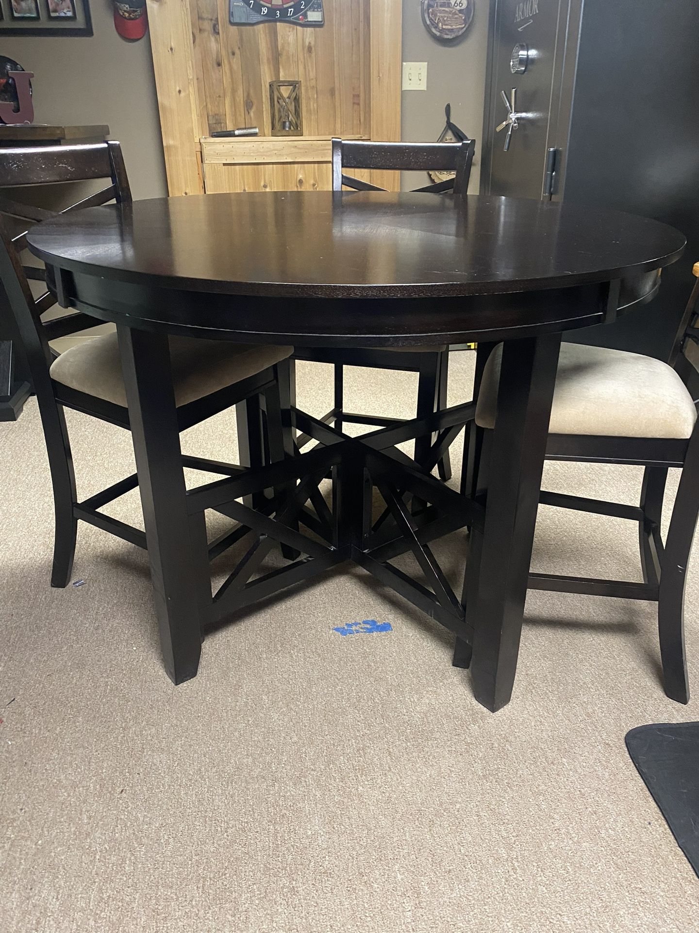 Table + 4 Chairs