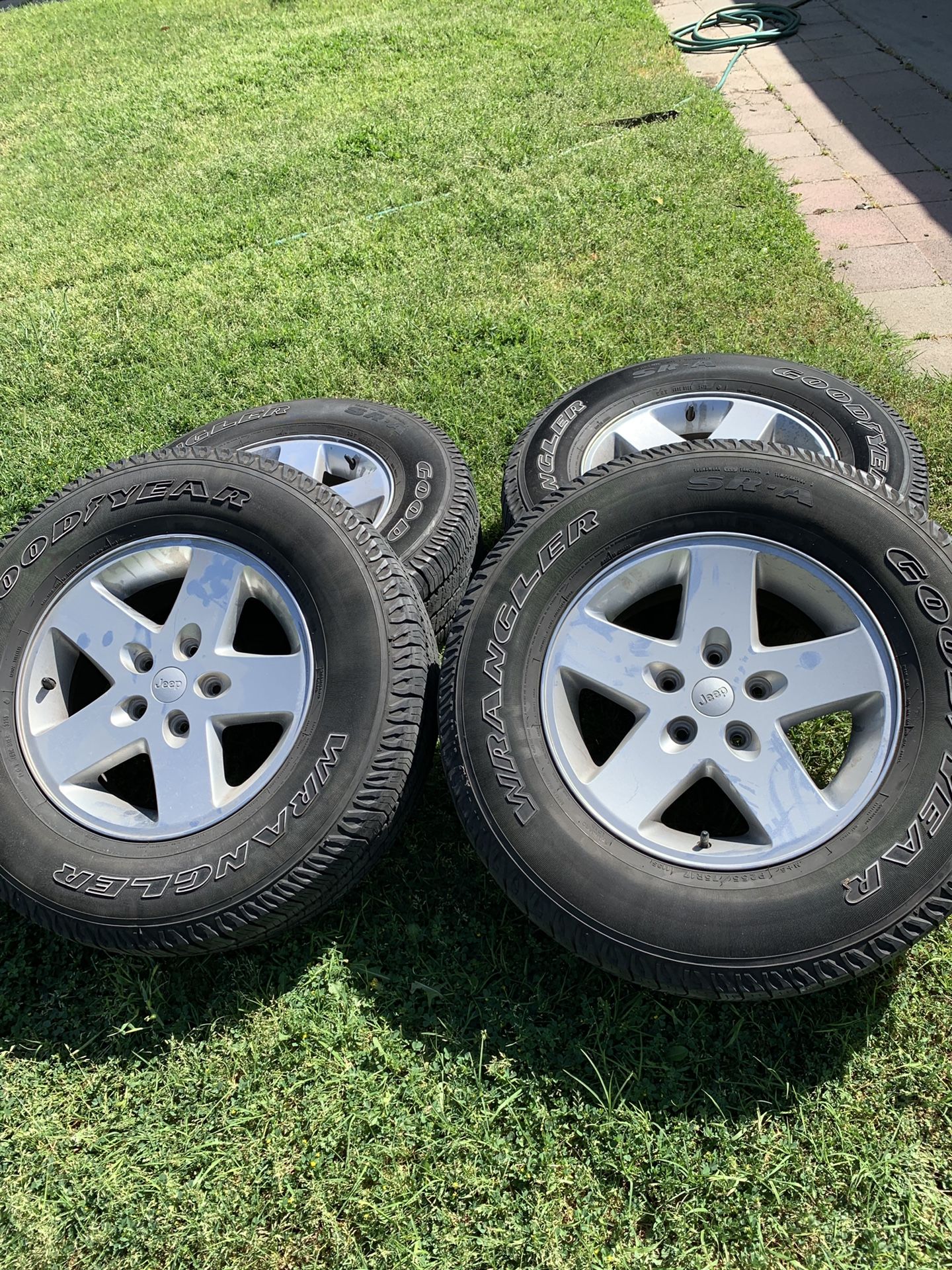 5 stock JEEP wheels