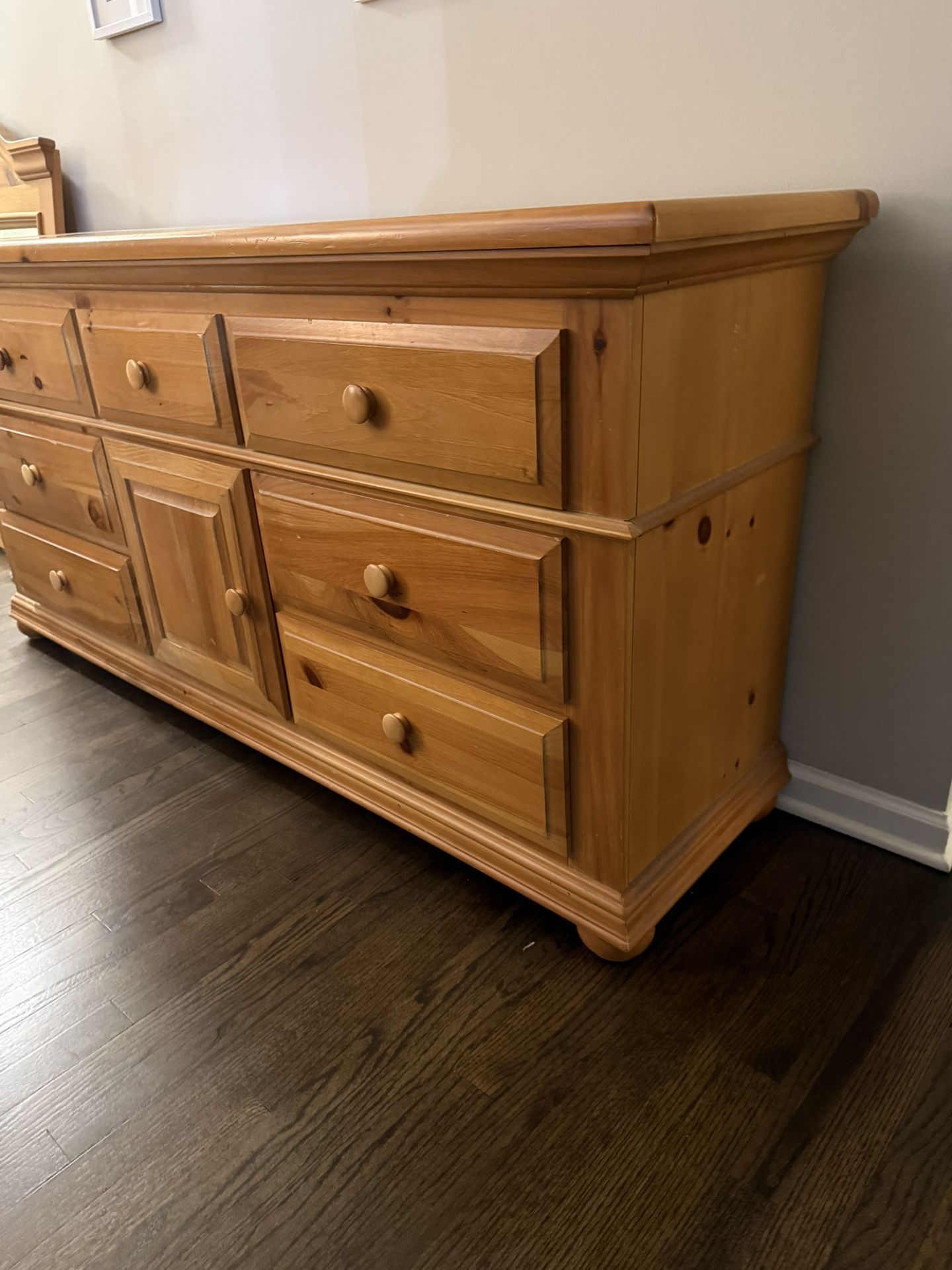 Bassett 9 Drawer Dresser