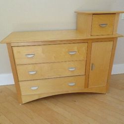 Changing table/dresser
