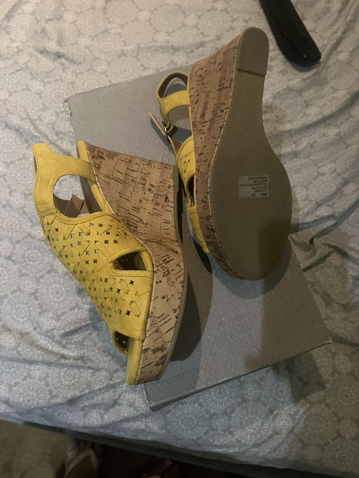 Womens Yellow Size 9 Wedge Heels