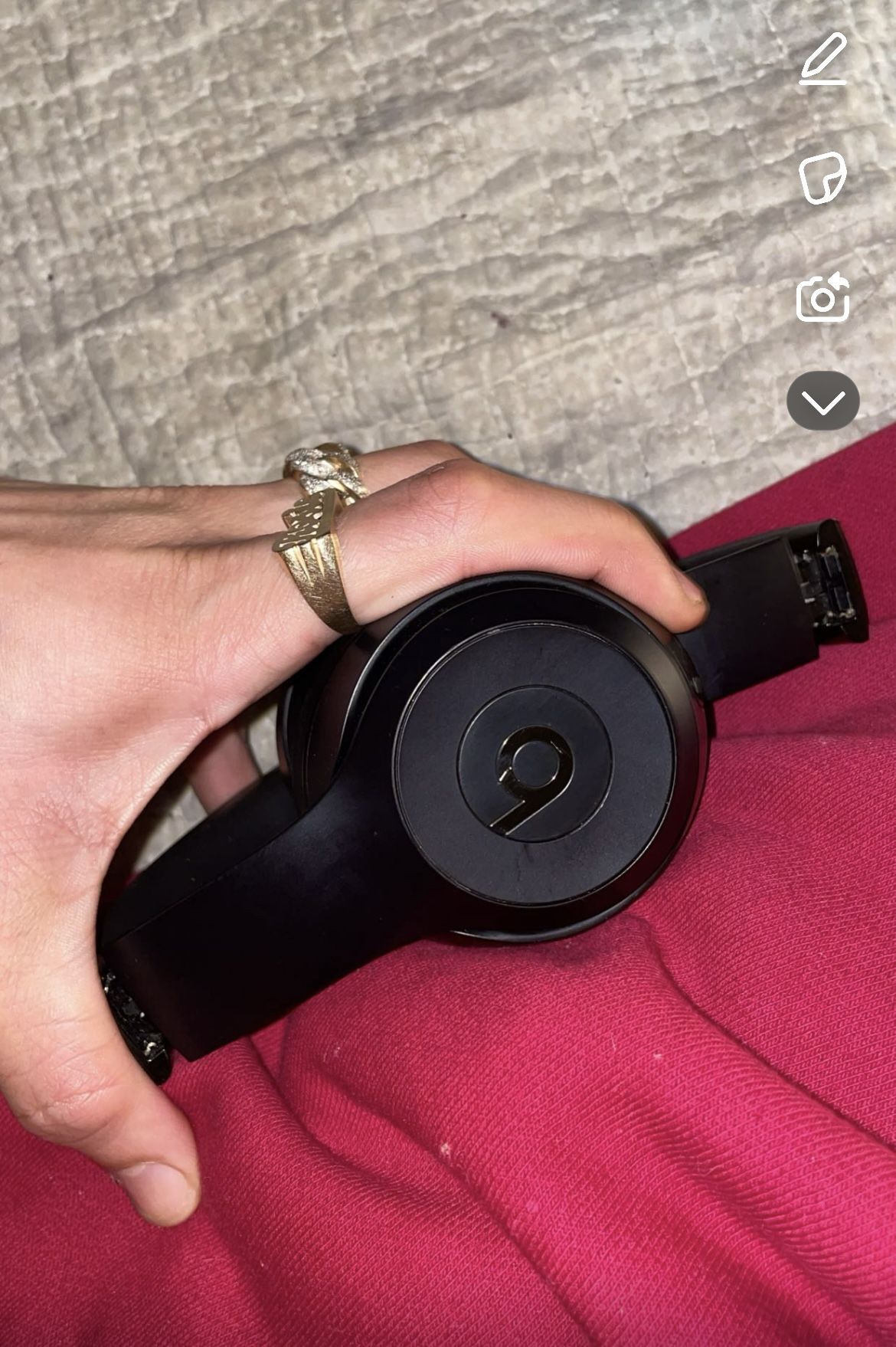 Beats Solo Pro 