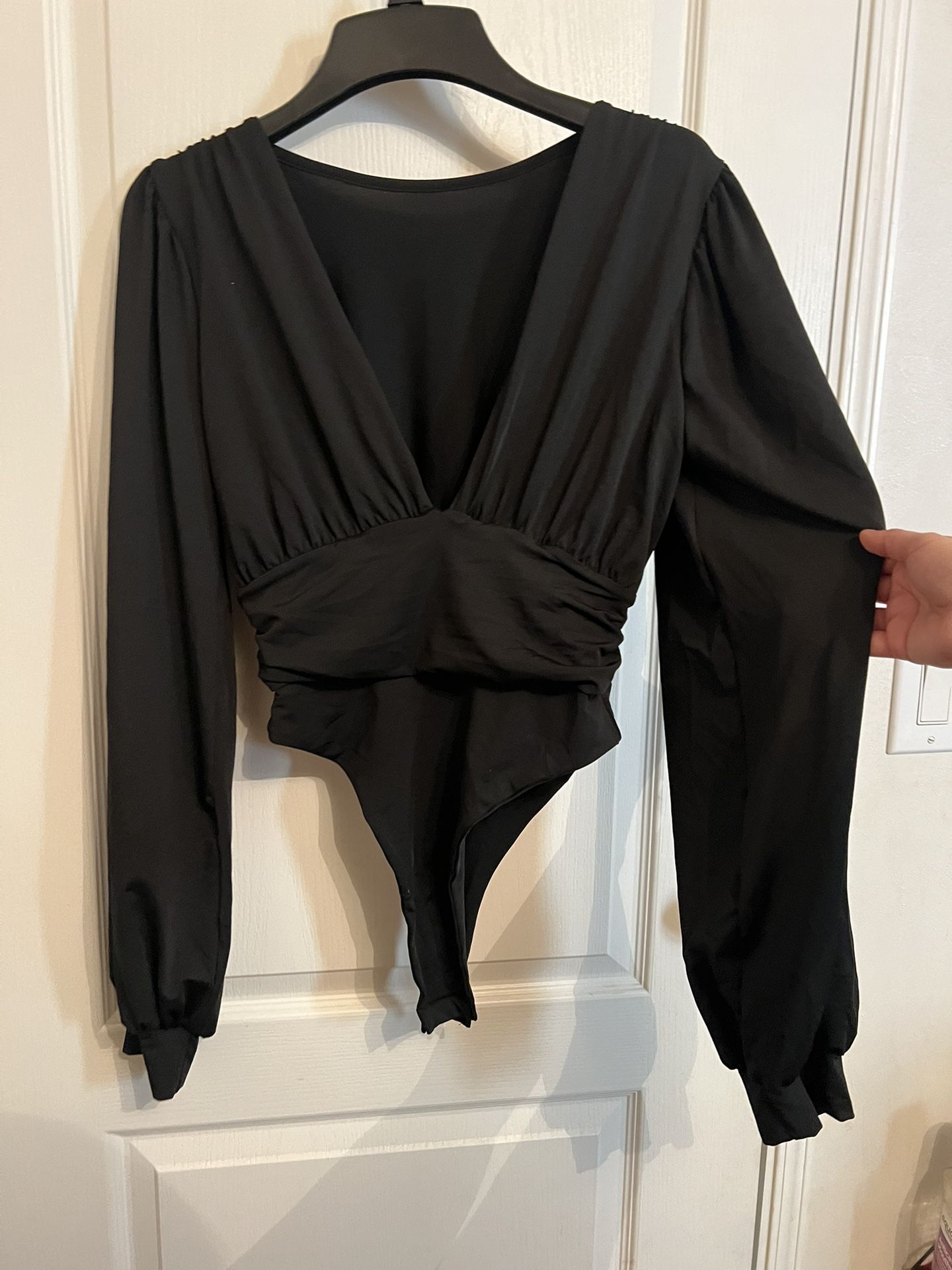 NWOT- Sexy Black Bubble Sleeve Low Cut Long Sleeve Bodysuit 🖤◾️ (sexy Bodysuit /black Bodysuit/outer Wear /night Club )