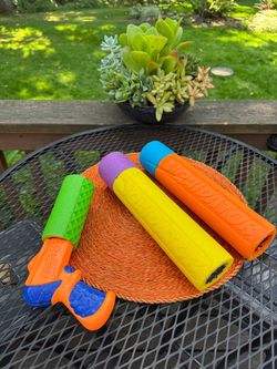 3 water guns squirt guns