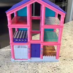 Toy Dollhouse - Clean - Great Gift
