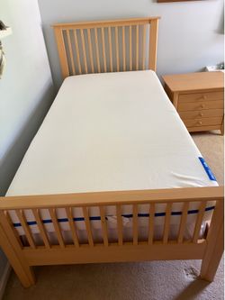 Nadeau solid wood twin bedroom set