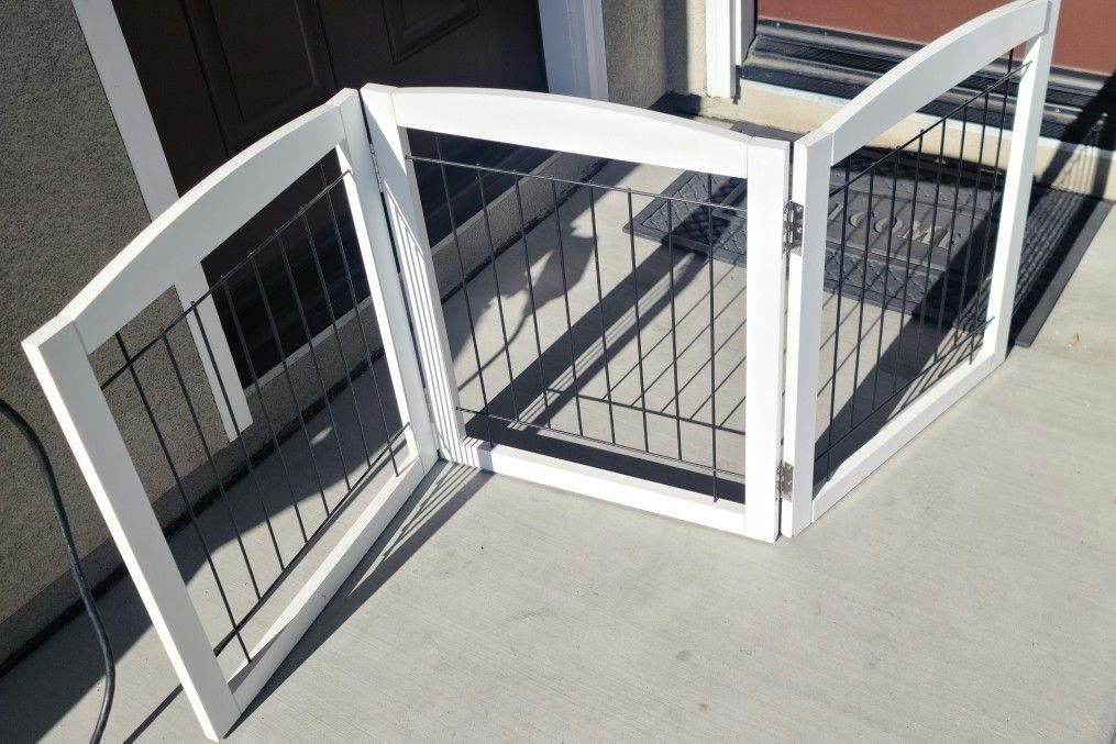 folding gate