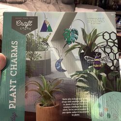 New In Box Craft Crush Plant 🪴 🍃🪴 🍃Charms! 